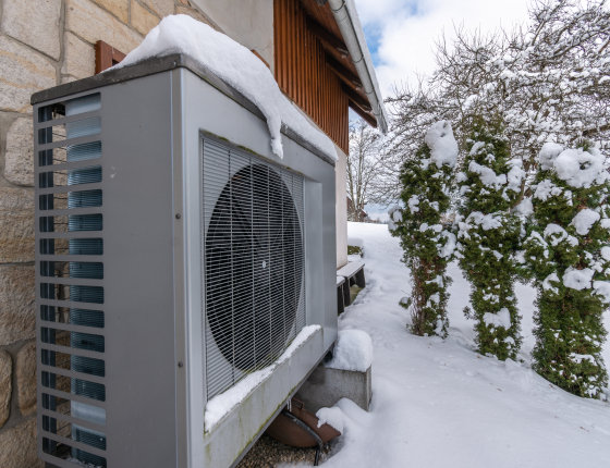 outdoor heat pump unit in winter