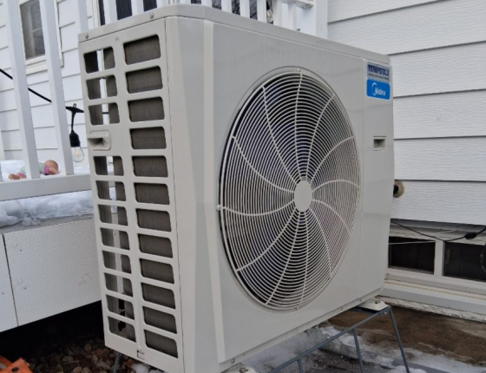 heat pump unit outside in the winter